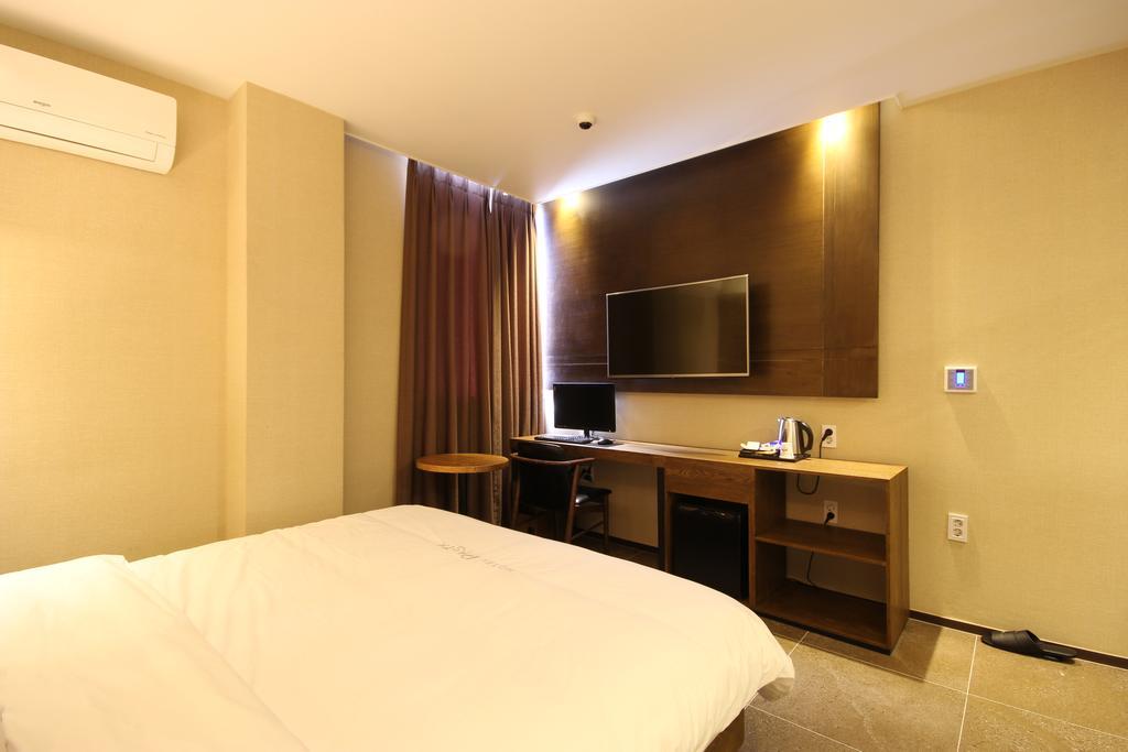 Hotel 38.5 Jinhae Changwon Exteriör bild