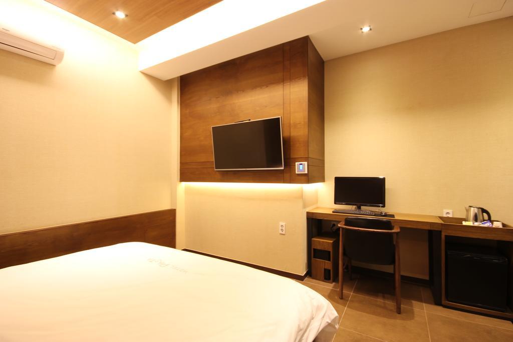 Hotel 38.5 Jinhae Changwon Exteriör bild