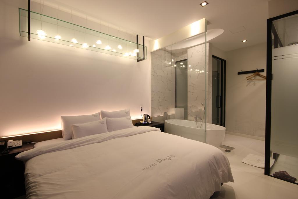 Hotel 38.5 Jinhae Changwon Exteriör bild