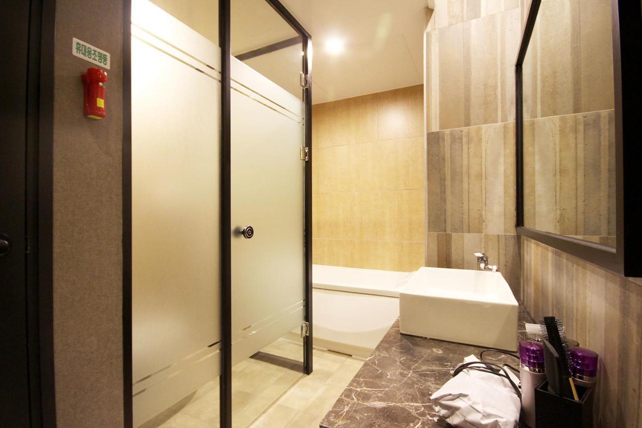 Hotel 38.5 Jinhae Changwon Exteriör bild